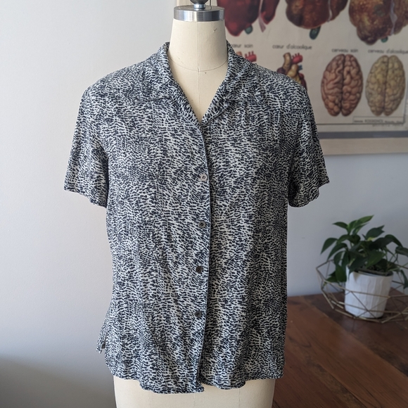 Silk animal print button down L - Picture 1 of 9